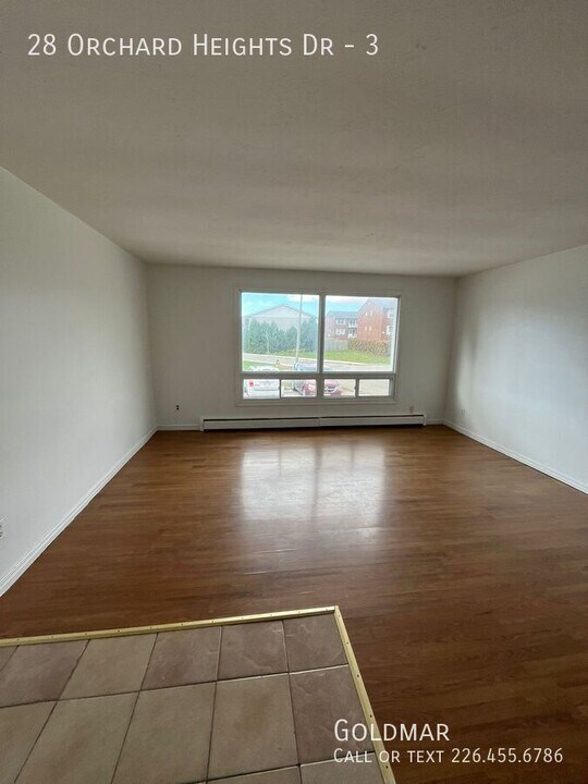 28 Orchard Heights Dr in Chatham, ON - Building Photo