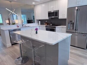 8755 Olde Hickory Ave in Sarasota, FL - Building Photo - Building Photo