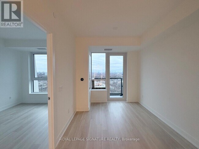 60 Central Park Roadway in Toronto, ON - Building Photo - Building Photo