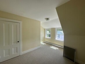 82 Thurston St, Unit 4 in Somerville, MA - Building Photo - Building Photo