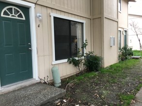 Ethan Way Townhouses in Sacramento, CA - Foto de edificio - Building Photo