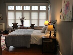 600 Devereux St, Unit A in Raleigh, NC - Foto de edificio - Building Photo