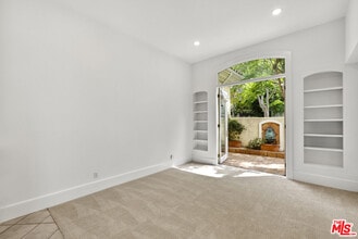 10515 Oaklawn Rd in Los Angeles, CA - Building Photo - Building Photo