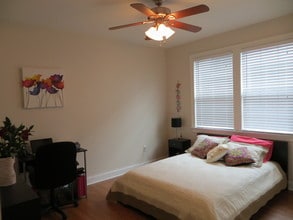 5529 Willow St, Unit #B in New Orleans, LA - Foto de edificio - Building Photo