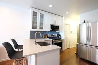 318 W 36th St. in New York, NY - Building Photo - Building Photo