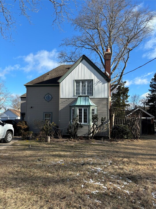 246 Newton Ave in Riverhead, NY - Building Photo