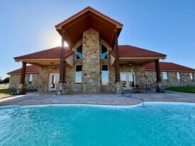 8256 US-183 in Briggs, TX - Building Photo