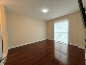 7275 SW 90th Way in Miami, FL - Building Photo - Building Photo