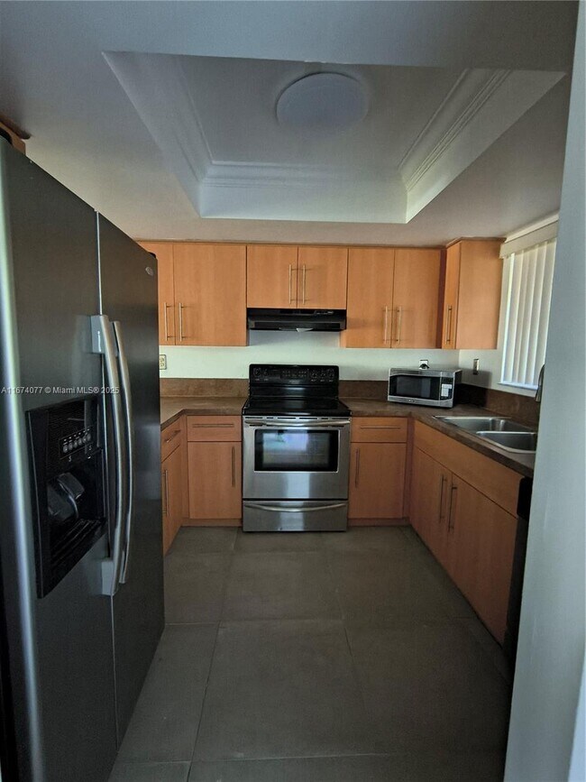 11061 NW 7th St, Unit 103 in Miami, FL - Foto de edificio - Building Photo