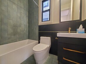 156 Boyd Ave, Unit 3B in Jersey City, NJ - Foto de edificio - Building Photo