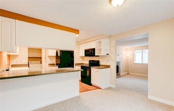 12004 Slater Ave NE in Kirkland, WA - Building Photo - Building Photo