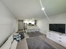 1560 McKinley St in Hollywood, FL - Building Photo