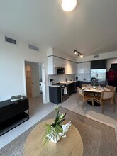 20430 NW 20th Ct, Unit B21 in Miami Gardens, FL - Foto de edificio - Building Photo