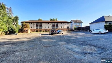 8 Sewall Ave in Clifton, NJ - Building Photo - Building Photo