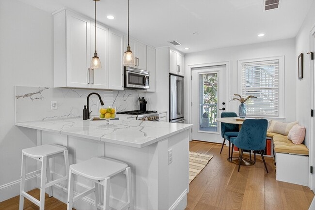 property at 7 Bell Ct