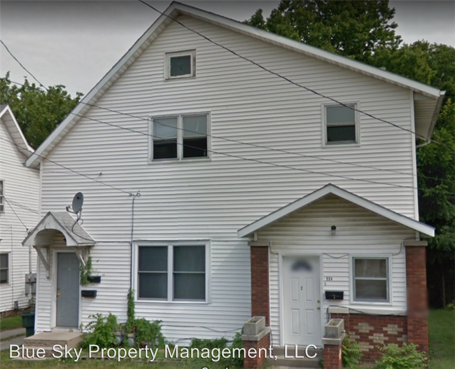 property at 904 W Main St