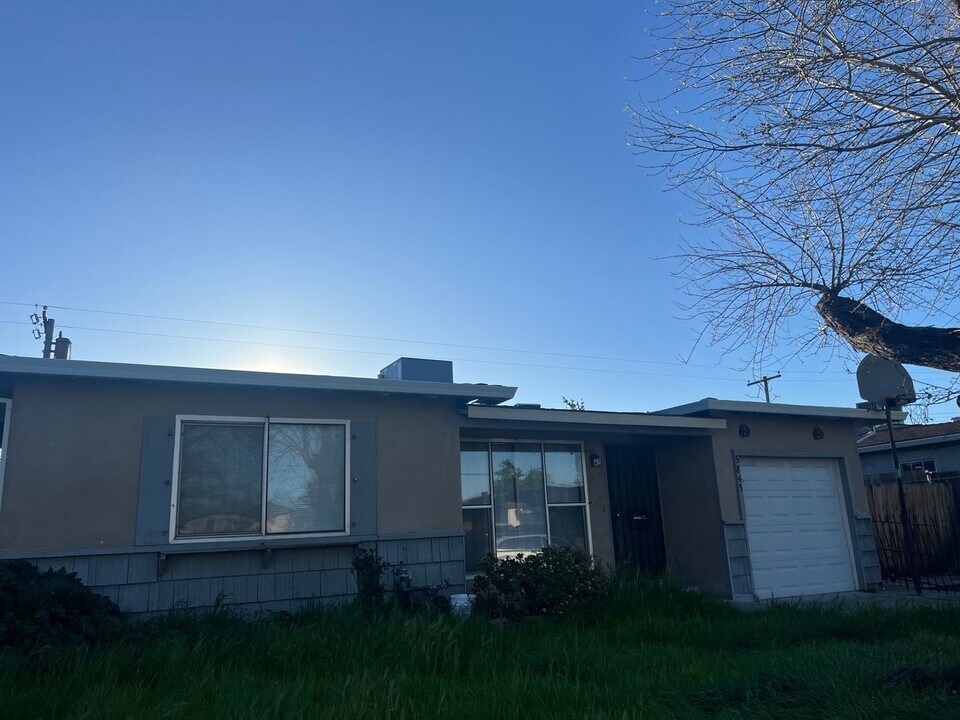 5845 69th St in Sacramento, CA - Building Photo