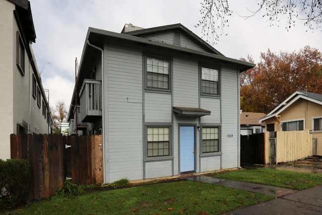 1323 W St in Sacramento, CA - Foto de edificio - Building Photo