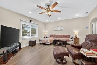 825 46th St N in St. Petersburg, FL - Building Photo - Building Photo