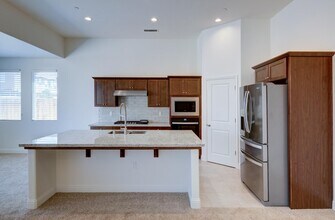 4155 Twain Ave in Clovis, CA - Foto de edificio - Building Photo