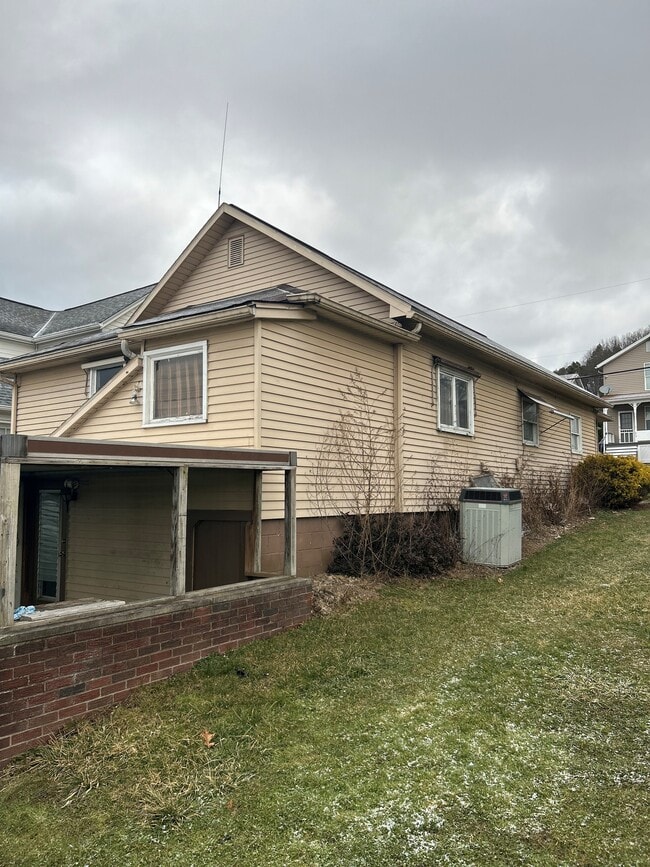 218 Central Ave in Chicora, PA - Building Photo - Building Photo
