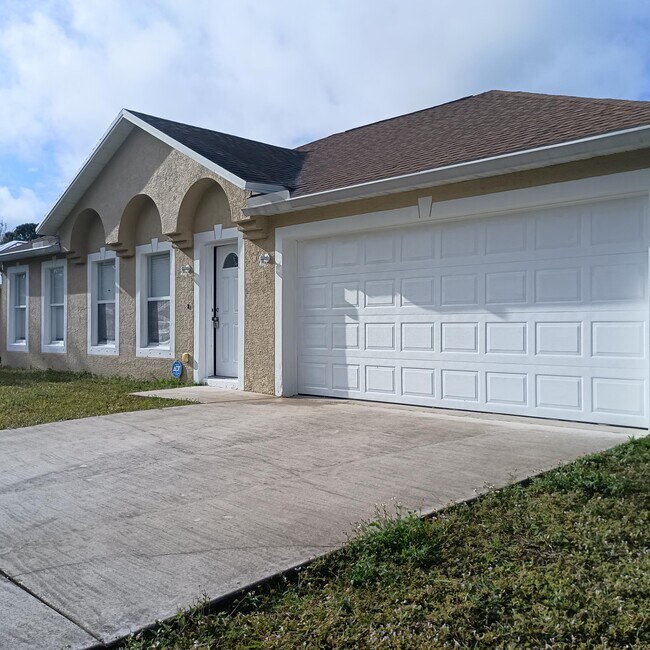 2510 SW Chestnut Ln in Port St. Lucie, FL - Building Photo - Building Photo