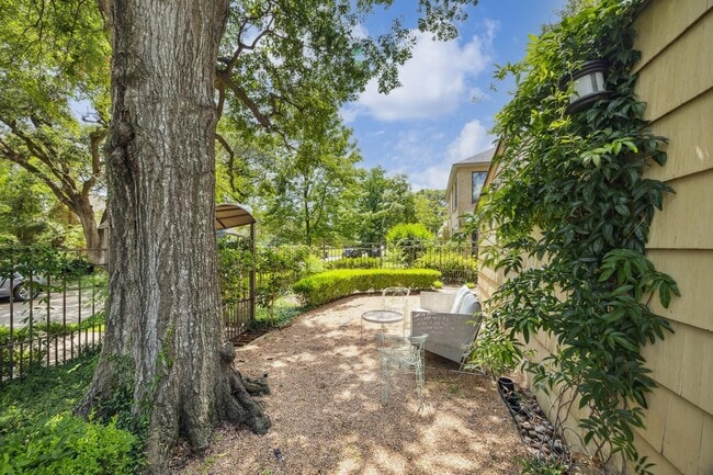 property at 1802 Lexington St