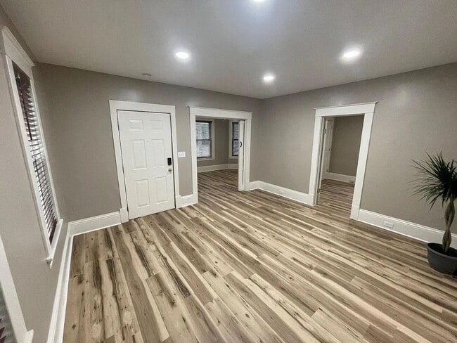 property at 946 Sigsbee St SE