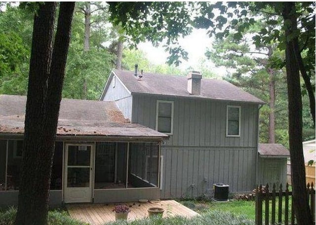 679 Burnt Creek Dr NW in Lilburn, GA - Foto de edificio - Building Photo