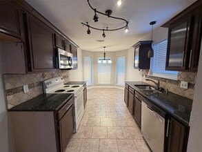 1208 Brookvalley Dr in Arlington, TX - Building Photo - Building Photo