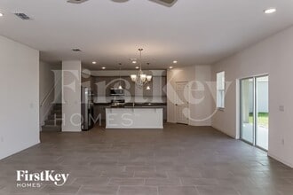 1221 Spokane Pt in Kissimmee, FL - Foto de edificio - Building Photo