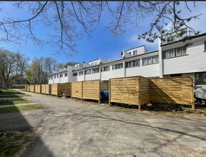 Sunnydale Towns in Waterloo, ON - Building Photo - Building Photo