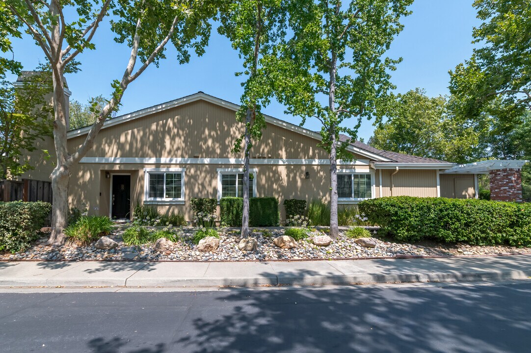 1105 Shady Creek Pl in Danville, CA - Building Photo