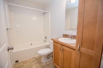2074 Harpy Eagle Ct, Unit 2074 Harpy Eagle in Dubuque, IA - Foto de edificio - Building Photo