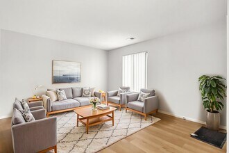 Country Hill in Cedar Rapids, IA - Foto de edificio - Building Photo