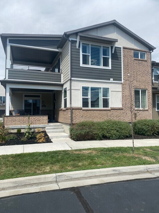 1159 W Jackson Ave, Unit StationPark in Farmington, UT - Building Photo