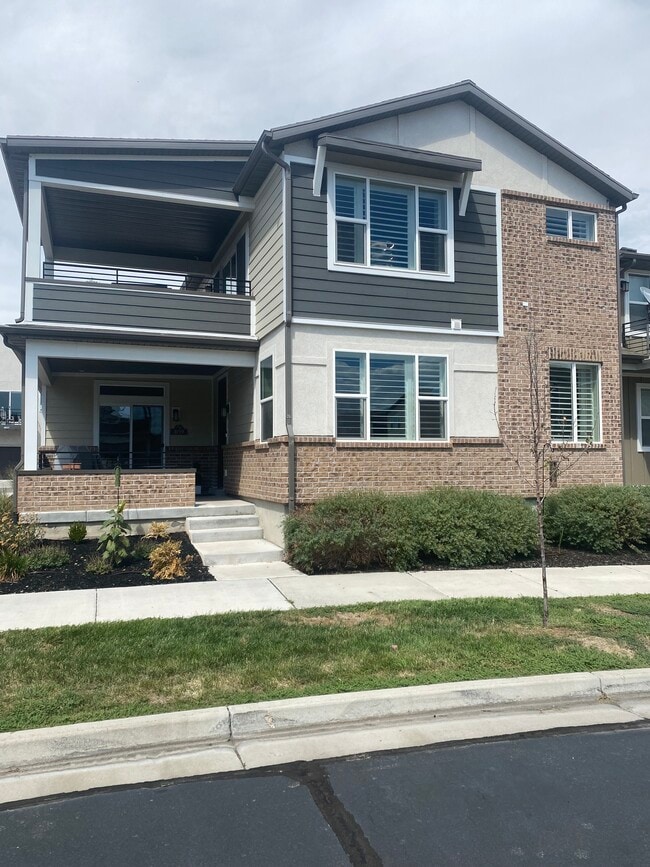 property at 1159 W Jackson Ave