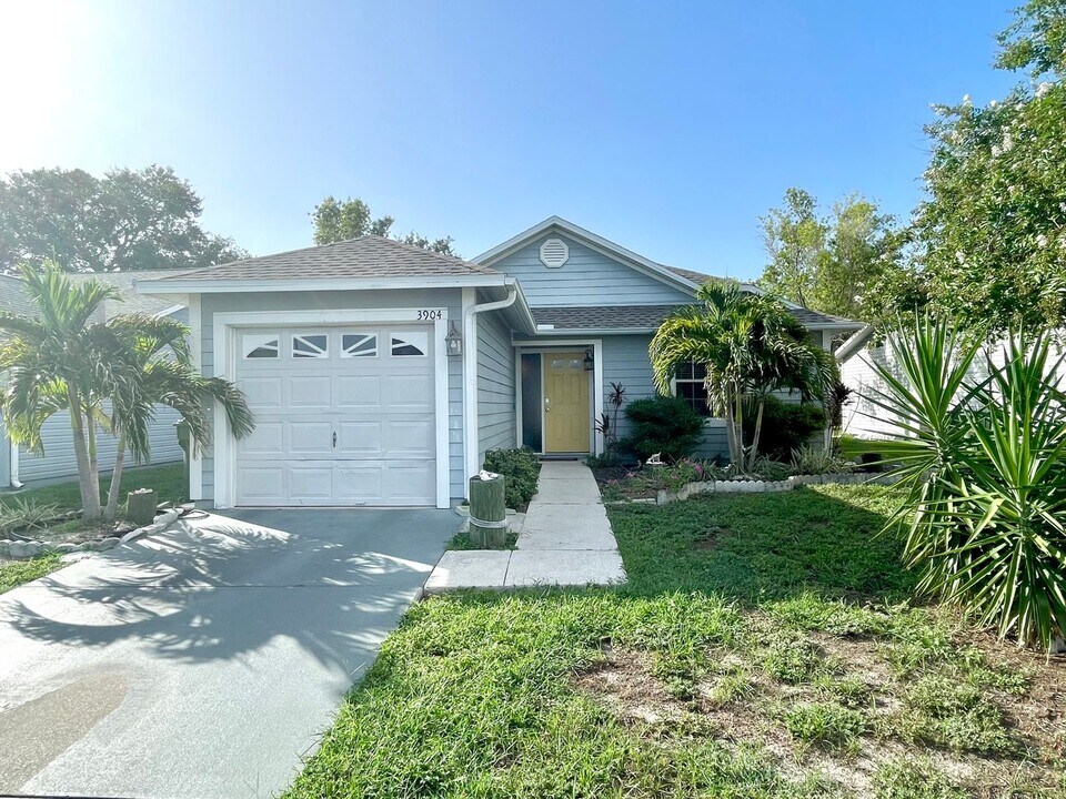3904 39th Ave W in Bradenton, FL - Building Photo