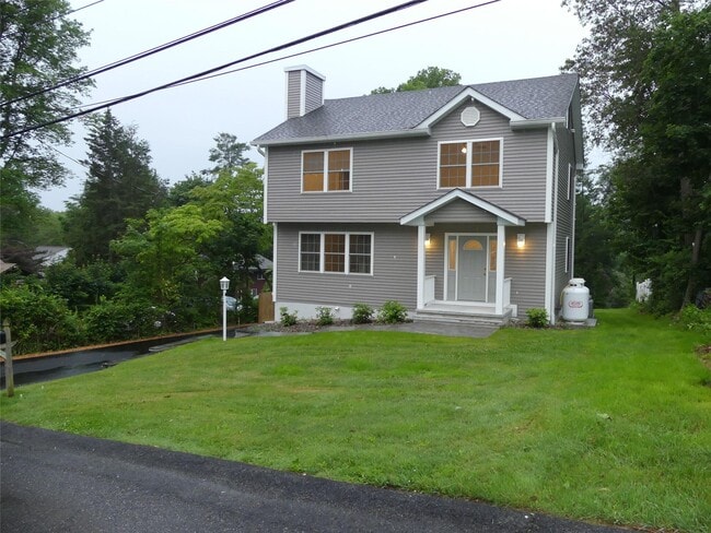 7 Crest Dr in Yorktown Heights, NY - Building Photo - Building Photo