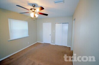 7707 Silver Oak Ln in Tampa, FL - Foto de edificio - Building Photo