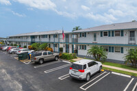 Leisureville Lake Condominiums in Boynton Beach, FL - Building Photo - Building Photo