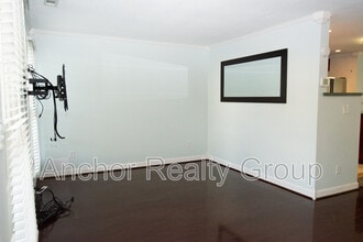 304 Falling Ln in Virginia Beach, VA - Building Photo - Building Photo