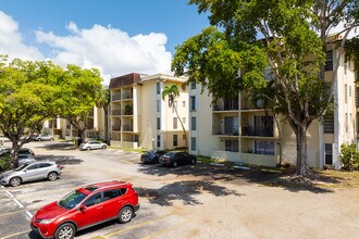 Capri Gardens Condominiums in Miami, FL - Building Photo - Building Photo