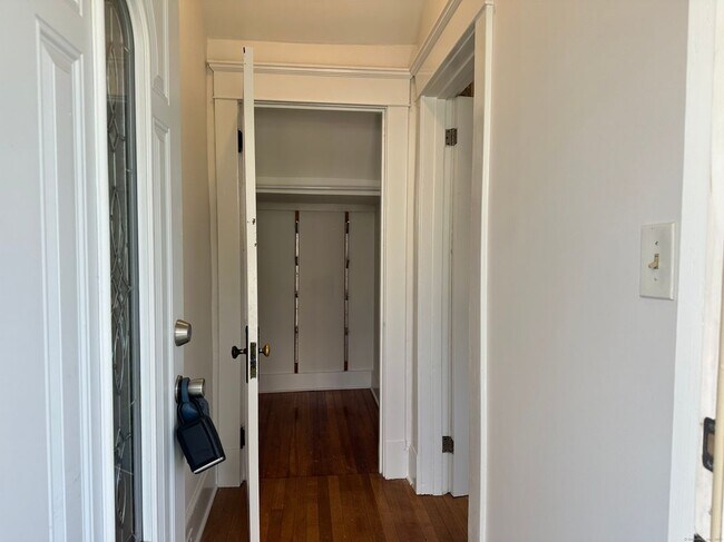 1049 Campbell Ave in West Haven, CT - Building Photo - Building Photo