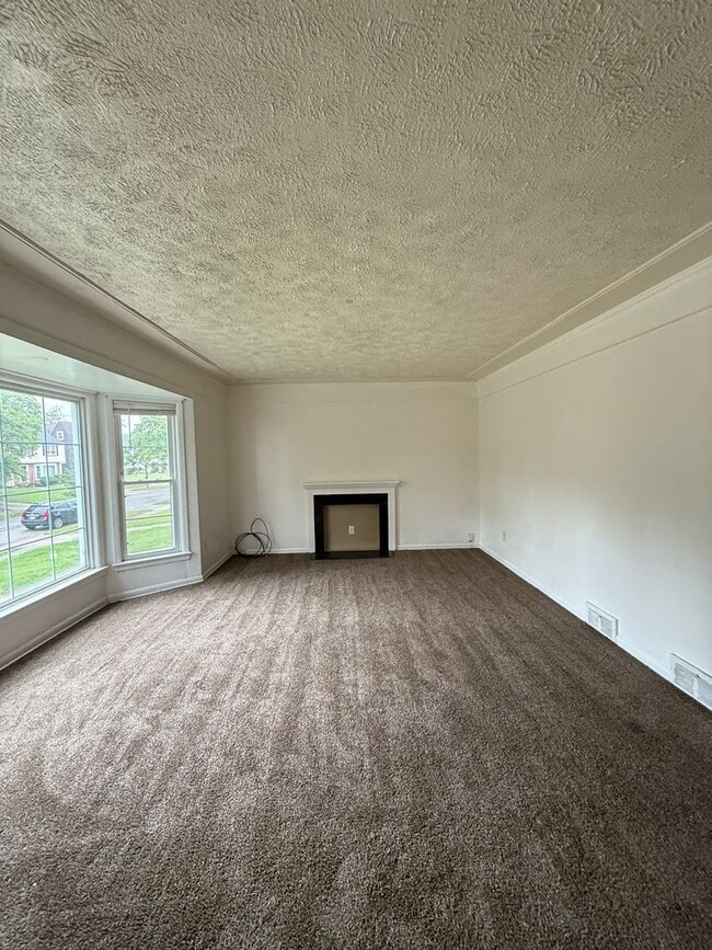 3641 Ingleside Rd in Shaker Heights, OH - Foto de edificio - Building Photo