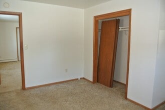 716 4th St SW in Minot, ND - Building Photo - Building Photo