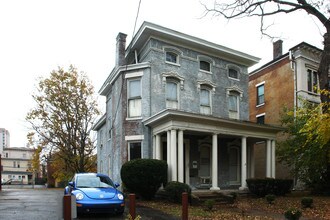 1023 S 4th St in Louisville, KY - Building Photo - Building Photo