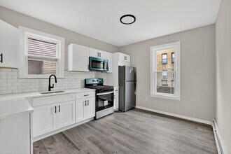107 Brown Pl in Jersey City, NJ - Building Photo - Building Photo