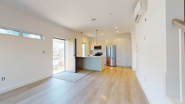 2837 Washington St, Unit 1