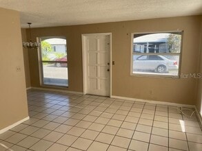 1100 70th St N in St. Petersburg, FL - Foto de edificio - Building Photo